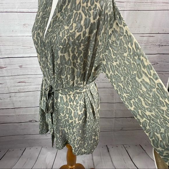 VICTORIA'S Secret animal print sheer throw on robe one size - Picture 3 of 8